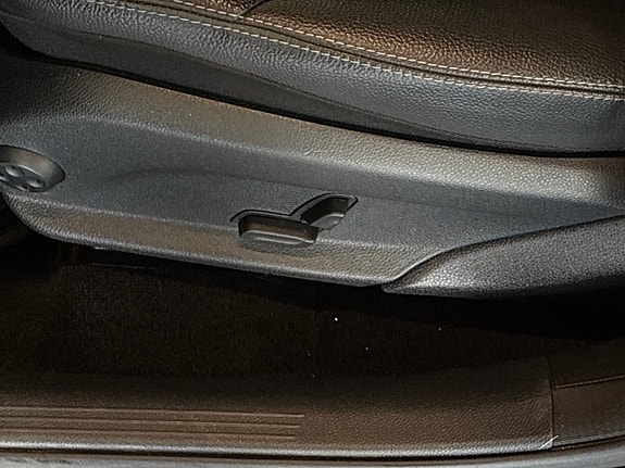 Mercedes-Benz GLC300 e 19 of 27