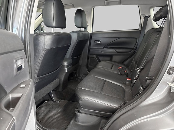 Mitsubishi Outlander 17 of 23