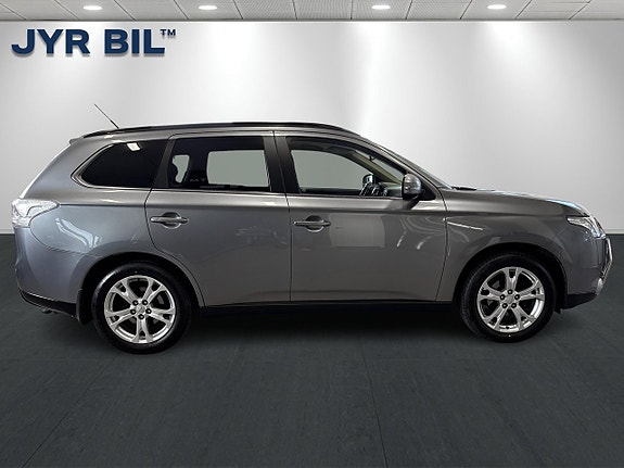 Mitsubishi Outlander 2 of 23