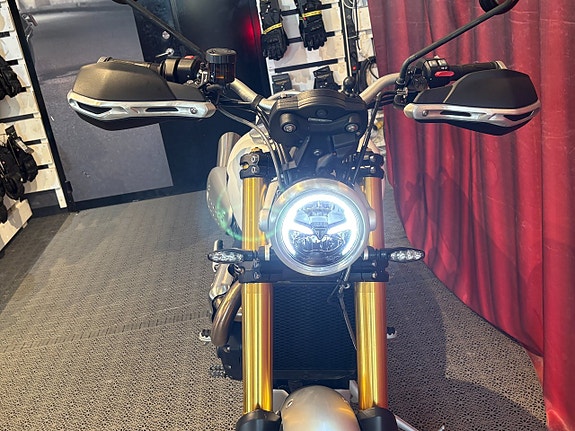 Triumph SCRAMBLER 1200 XE *VI SÄLJER VÅR DEMO* 3 of 14