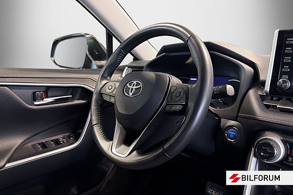 Toyota RAV4 9 of 15