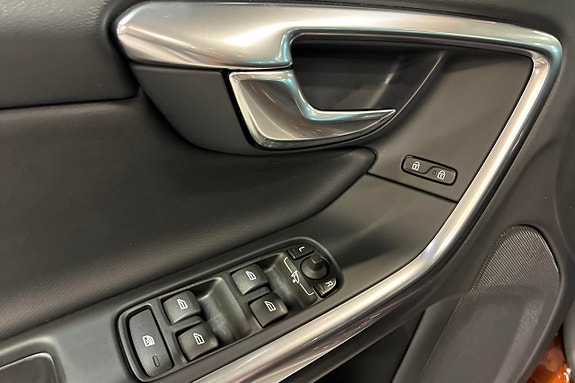 Volvo V60 Cross Country 18 of 30