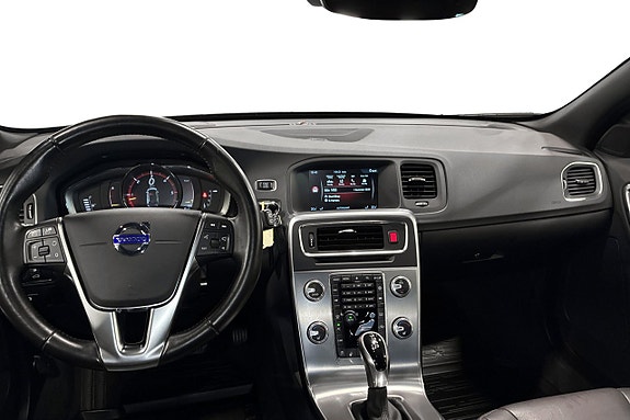 Volvo V60 Cross Country 11 of 30