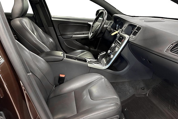 Volvo V60 Cross Country 14 of 30