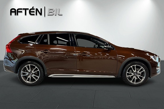Volvo V60 Cross Country 7 of 30