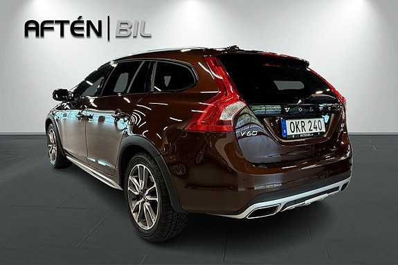 Volvo V60 Cross Country 8 of 30