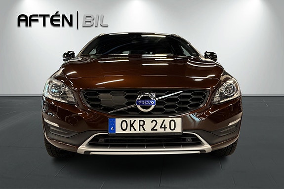 Volvo V60 Cross Country 3 of 30