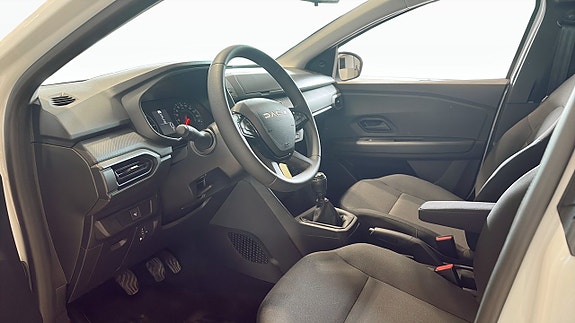 Dacia Sandero 12 of 19