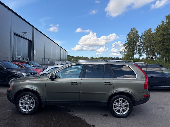 Volvo XC90 2 of 15