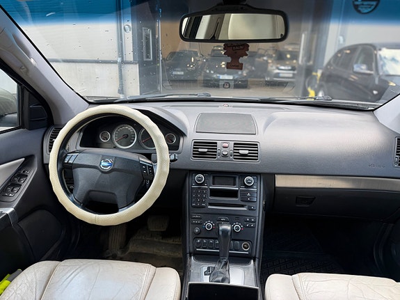 Volvo XC90 11 of 15