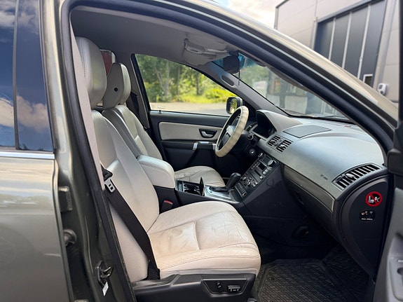 Volvo XC90 8 of 15