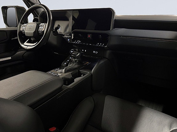 Toyota Land Cruiser 12 of 26
