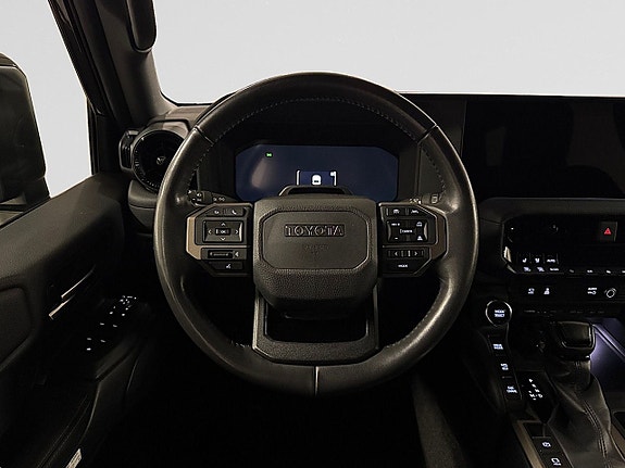 Toyota Land Cruiser 13 of 26