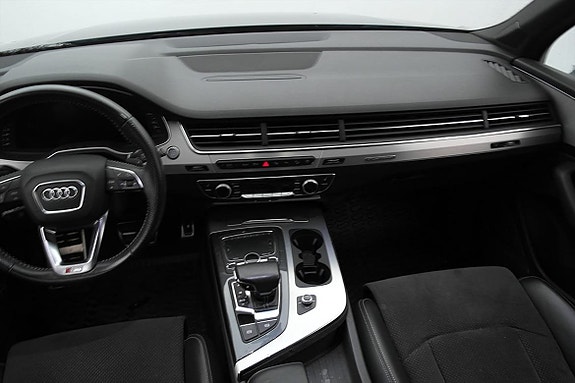Audi Q7 9 of 26