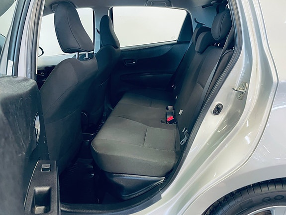 Toyota Yaris 10 of 16