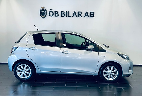 Toyota Yaris 2 of 16