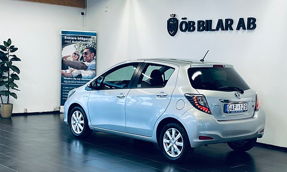 Toyota Yaris 3 of 16