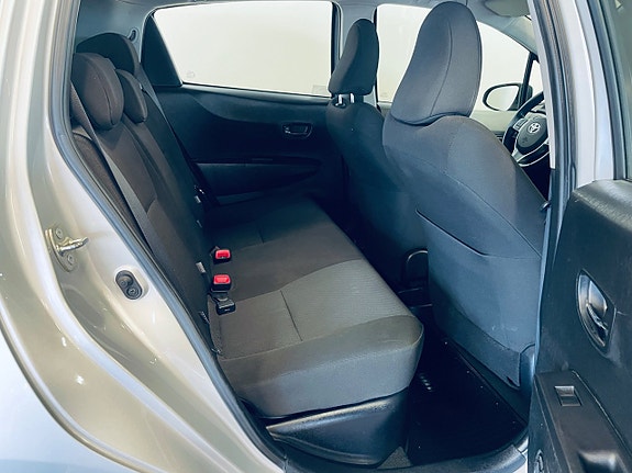 Toyota Yaris 11 of 16