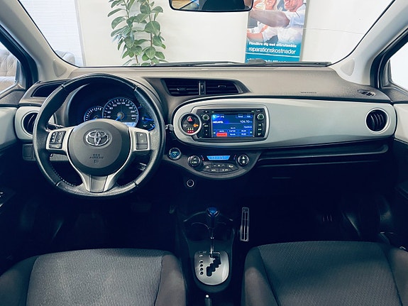 Toyota Yaris 5 of 16