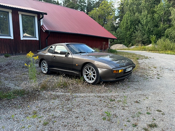 Porsche 944 3 of 7