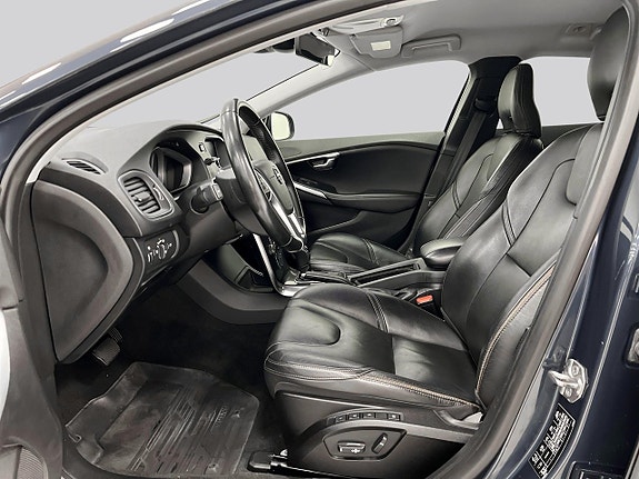 Volvo V40 Cross Country 8 of 20