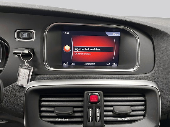Volvo V40 Cross Country 11 of 20