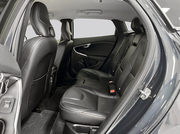 Volvo V40 Cross Country 9 of 20