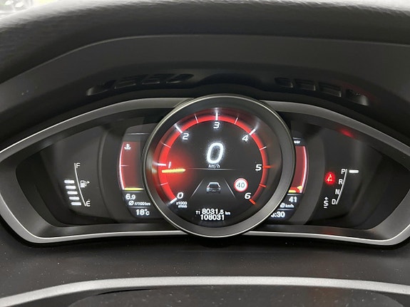 Volvo V40 Cross Country 10 of 20