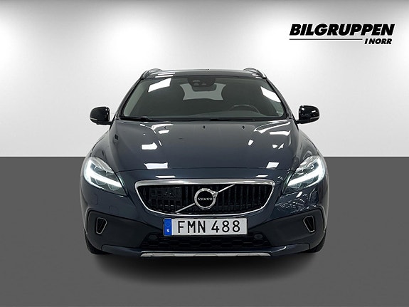 Volvo V40 Cross Country 2 of 20
