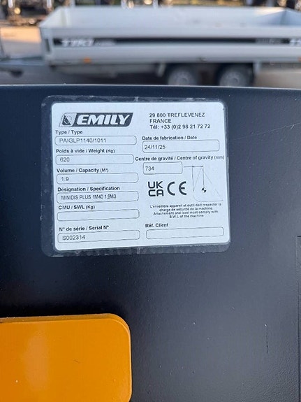 Emily Mini'dis + 140 3 of 4