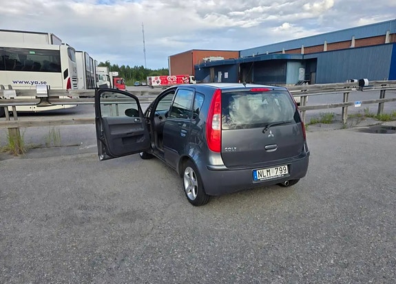 Mitsubishi Colt 2 of 4