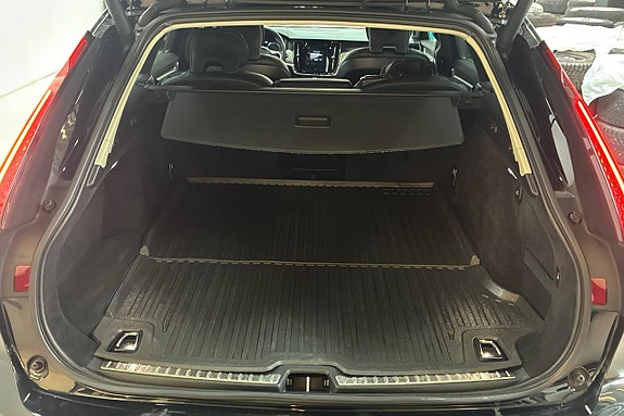 Volvo V90 Cross Country 10 of 28