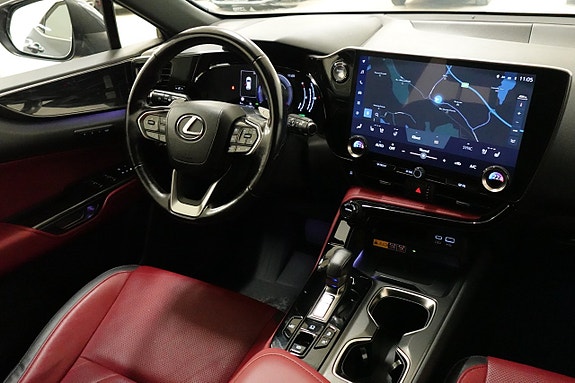 Lexus NX350h 8 of 25