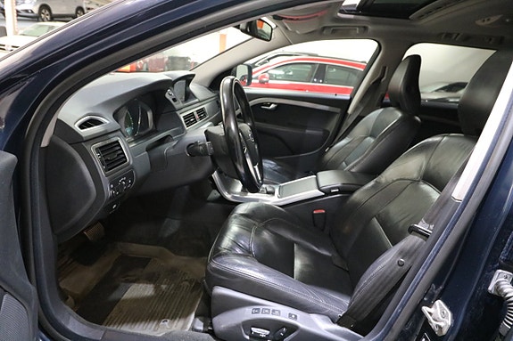 Volvo XC70 11 of 19