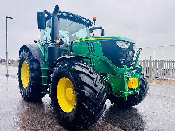 John Deere 6215 R 4 of 11