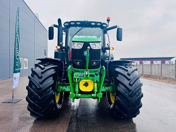 John Deere 6215 R 3 of 11