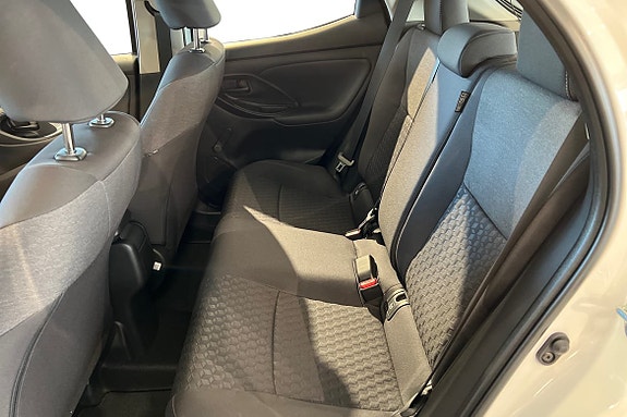 Toyota Yaris 13 of 21