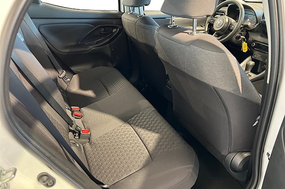 Toyota Yaris 9 of 21