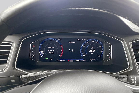 Volkswagen T-Roc 10 of 14