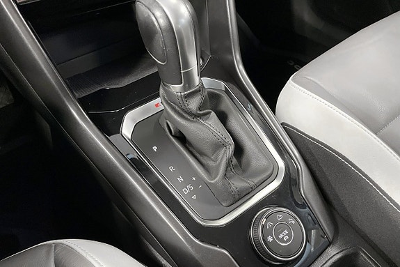 Volkswagen T-Roc 12 of 14