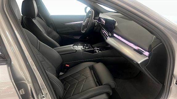BMW 530e 3 of 9