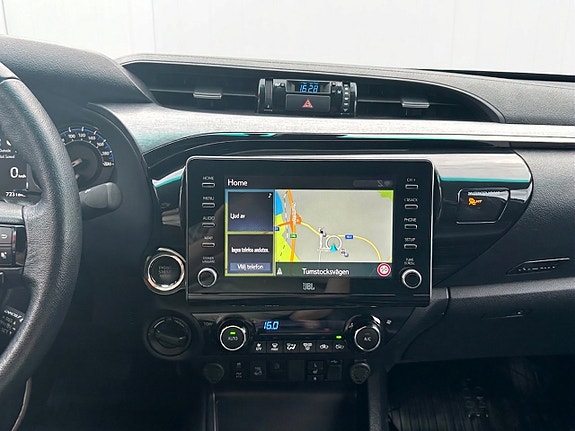 Toyota HiLux 15 of 17