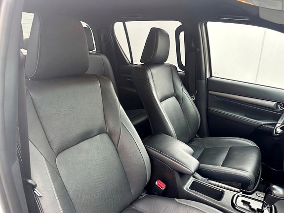 Toyota HiLux 12 of 17