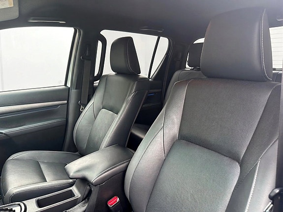 Toyota HiLux 10 of 17