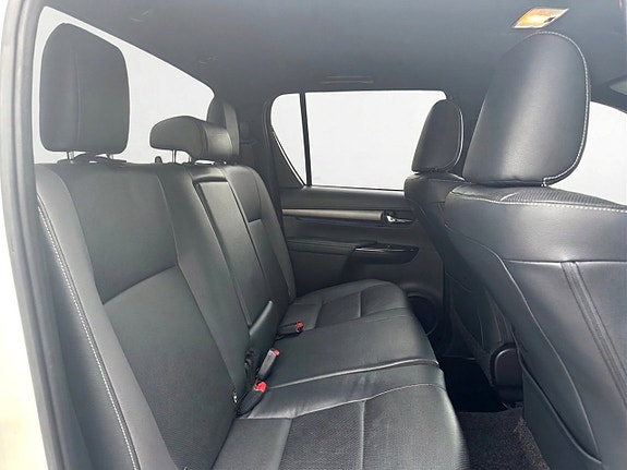 Toyota HiLux 16 of 17