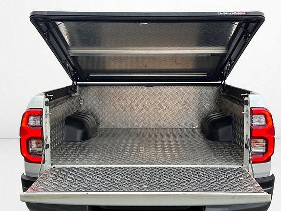 Toyota HiLux 8 of 17