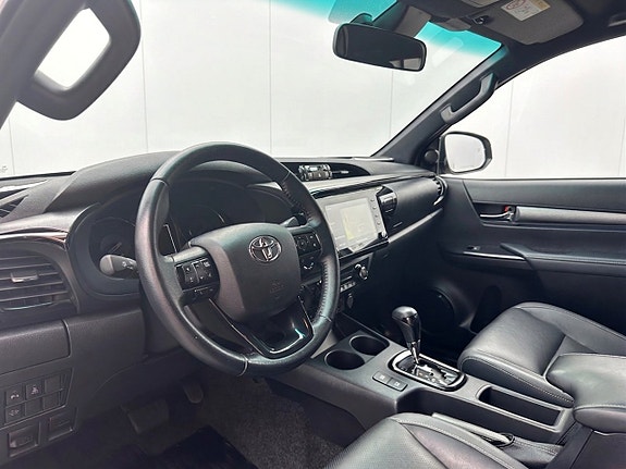 Toyota HiLux 9 of 17