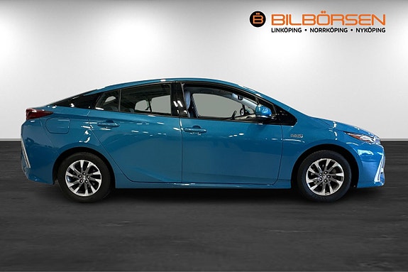 Toyota Prius Plug-in Hybrid 4 of 18
