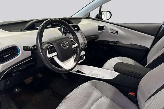 Toyota Prius Plug-in Hybrid 8 of 18