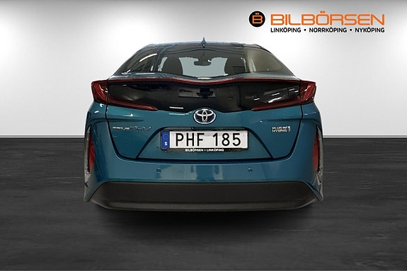 Toyota Prius Plug-in Hybrid 5 of 18